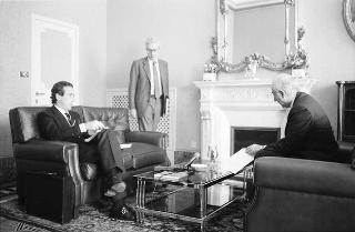 Incontro del Presidente della Repubblica Francesco Cossiga con Antonio Ardizzone e Giovanni Pepi, direttore e vice direttore responsabile de "Il Giornale di Sicilia"