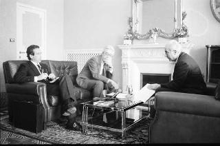 Incontro del Presidente della Repubblica Francesco Cossiga con Antonio Ardizzone e Giovanni Pepi, direttore e vice direttore responsabile de "Il Giornale di Sicilia"