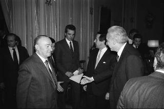 Incontro del Presidente della Repubblica Francesco Cossiga con Stefano Sandri, presidente dell'EFIM, con una delegazione della Finanziaria "Ernesto Breda" s.p.a., nel centenario di fondazione della Società