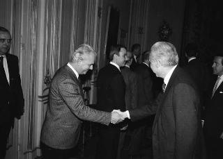 Incontro del Presidente della Repubblica Francesco Cossiga con Stefano Sandri, presidente dell'EFIM, con una delegazione della Finanziaria "Ernesto Breda" s.p.a., nel centenario di fondazione della Società