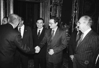 Il Presidente della Repubblica Francesco Cossiga durante il pranzo per esponenti politici della Regione Sardegna