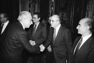 Il Presidente della Repubblica Francesco Cossiga durante il pranzo per esponenti politici della Regione Sardegna