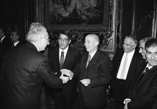 Il Presidente della Repubblica Francesco Cossiga durante il pranzo per esponenti politici della Regione Sardegna