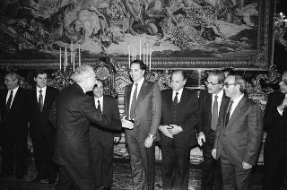 Il Presidente della Repubblica Francesco Cossiga durante il pranzo per esponenti politici della Regione Sardegna
