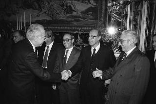 Il Presidente della Repubblica Francesco Cossiga durante il pranzo per esponenti politici della Regione Sardegna