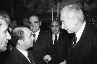 Il Presidente della Repubblica Francesco Cossiga durante il pranzo per esponenti politici della Regione Sardegna