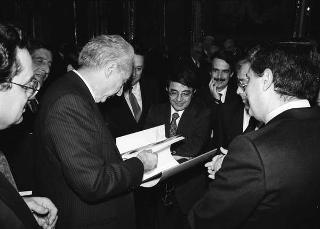 Il Presidente della Repubblica Francesco Cossiga durante il pranzo per esponenti politici della Regione Sardegna