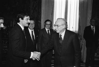 Il Presidente della Repubblica Francesco Cossiga incontra Carlo De Benedetti, presidente della Olivetti, con alcuni esponenti dela Società, per presentare alcuni personal computers