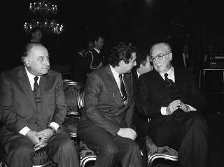 Il Presidente della Repubblica Francesco Cossiga incontra Carlo De Benedetti, presidente della Olivetti, con alcuni esponenti dela Società, per presentare alcuni personal computers