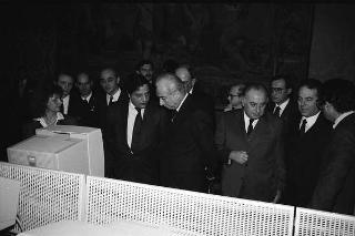 Il Presidente della Repubblica Francesco Cossiga incontra Carlo De Benedetti, presidente della Olivetti, con alcuni esponenti dela Società, per presentare alcuni personal computers