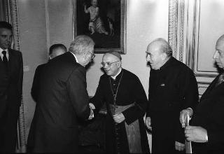 Il Presidente della Repubblica Francesco Cossiga riceve Mario Ferrari Aggradi, presidente dell'Associazione partigiani cristiani, con i componenti del Consiglio nazionale