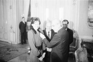 Il Presidente della Repubblica Francesco Cossiga riceve l'atleta Sara Simeoni, con Franco Carraro, presidente del CONI e Primo Nebiolo, presidente della FIDAL