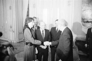 Il Presidente della Repubblica Francesco Cossiga riceve l'atleta Sara Simeoni, con Franco Carraro, presidente del CONI e Primo Nebiolo, presidente della FIDAL