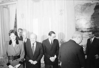 Il Presidente della Repubblica Francesco Cossiga riceve l'atleta Sara Simeoni, con Franco Carraro, presidente del CONI e Primo Nebiolo, presidente della FIDAL