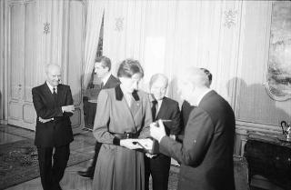 Il Presidente della Repubblica Francesco Cossiga riceve l'atleta Sara Simeoni, con Franco Carraro, presidente del CONI e Primo Nebiolo, presidente della FIDAL