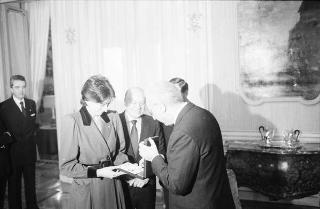 Il Presidente della Repubblica Francesco Cossiga riceve l'atleta Sara Simeoni, con Franco Carraro, presidente del CONI e Primo Nebiolo, presidente della FIDAL