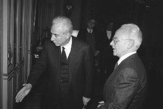 Il Presidente della Repubblica Francesco Cossiga rincontra Abdon Alinovi, con una delegazione dell'Istituto di Storia della Resistenza di Napoli