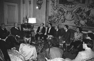 Il Presidente della Repubblica Francesco Cossiga riceve in udienza Giovanni Maria Fancello, sindaco di Dorgali, con alcuni esponenti del Comune