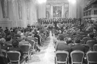Prima esecuzione assoluta della Messa solenne in sol maggiore di Luigi Cherubini, eseguita dall'Orchestra sinfonica e coro della RAI diretti da Gabriele Ferro nella Cappella Paolina