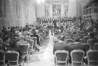 Prima esecuzione assoluta della Messa solenne in sol maggiore di Luigi Cherubini, eseguita dall'Orchestra sinfonica e coro della RAI diretti da Gabriele Ferro nella Cappella Paolina