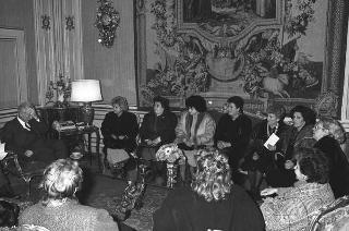Il Presidente della Repubblica Francesco Cossiga incontra una delegazione del Comitato &quot;Mamme contro la droga&quot; di Napoli