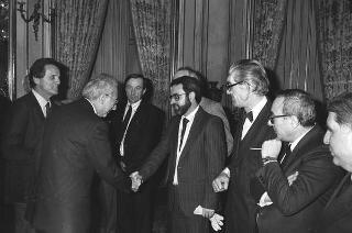 Il Presidente della Repubblica Francesco Cossiga riceve i udienza Armando Sarti, presidente della Confederazione italiana dei servizi pubblici degli enti locali (CISPEL), con una delegazione del sodalizio