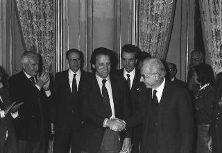 Il Presidente della Repubblica Francesco Cossiga riceve i udienza Armando Sarti, presidente della Confederazione italiana dei servizi pubblici degli enti locali (CISPEL), con una delegazione del sodalizio