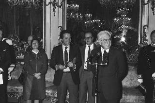 Il Presidente della Repubblica Francesco Cossiga riceve i udienza Armando Sarti, presidente della Confederazione italiana dei servizi pubblici degli enti locali (CISPEL), con una delegazione del sodalizio