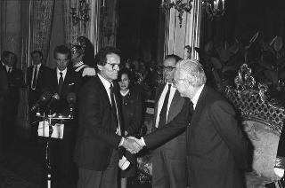 Il Presidente della Repubblica Francesco Cossiga riceve i udienza Armando Sarti, presidente della Confederazione italiana dei servizi pubblici degli enti locali (CISPEL), con una delegazione del sodalizio