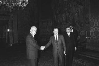 Il Presidente della Repubblica Francesco Cossiga incontra Jacques Delors, presidente della Commissione CEE, con il ministro degli affari esteri Giulio Andreotti
