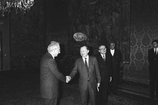 Il Presidente della Repubblica Francesco Cossiga incontra Jacques Delors, presidente della Commissione CEE, con il ministro degli affari esteri Giulio Andreotti