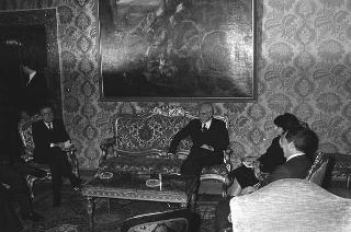 Il Presidente della Repubblica Francesco Cossiga incontra Jacques Delors, presidente della Commissione CEE, con il ministro degli affari esteri Giulio Andreotti