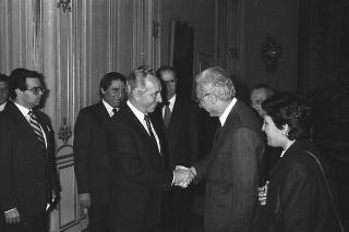 Incontro del Presidente della Repubblica Francesco Cossiga con Shimon Peres, ministro degli affari esteri dello Stato di Israele