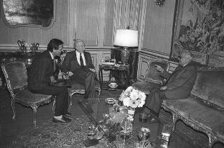 Il Presidente della Repubblica Francesco Cossiga riceve Gerardo Chiaromonte, direttore de "L'Unità", e il  presidente Armando Sarti per presentare il quotidiano nella sua nuova veste editoriale