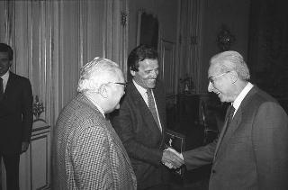 Il Presidente della Repubblica Francesco Cossiga riceve Gerardo Chiaromonte, direttore de "L'Unità", e il  presidente Armando Sarti per presentare il quotidiano nella sua nuova veste editoriale