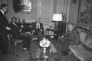 Il Presidente della Repubblica Francesco Cossiga riceve Gerardo Chiaromonte, direttore de "L'Unità", e il  presidente Armando Sarti per presentare il quotidiano nella sua nuova veste editoriale