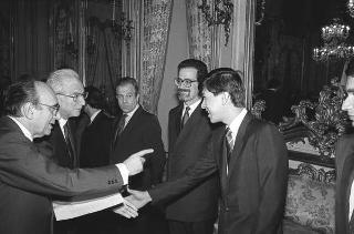 Il Presidente della Repubblica Francesco Cossiga incontra Nerio Nesi, presidente della Banca nazionale del lavoro, con una delegazione di dirigenti di filiali e di società estere dell'Istituto