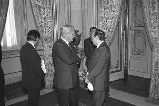 Il Presidente della Repubblica Francesco Cossiga incontra Nerio Nesi, presidente della Banca nazionale del lavoro, con una delegazione di dirigenti di filiali e di società estere dell'Istituto