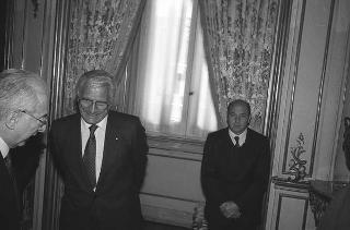 Il Presidente della Repubblica Francesco Cossiga incontra Nerio Nesi, presidente della Banca nazionale del lavoro, con una delegazione di dirigenti di filiali e di società estere dell'Istituto