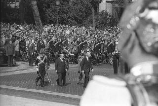 Deposizione delle corone di alloro del Presidente della Repubblica Francesco Cossiga all'Altare della Patria e al Mausoleo Ardeatino in occasione del 42° anniversario della Liberazione