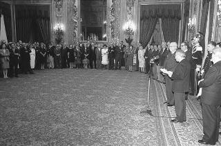 Mario Di Lazzaro, ministro del turismo e dello spettacolo, con Gian Luigi Rondi, presidente dell'Ente David di Donatello, i promotori, la giuria e i vincitori del Premio "David di Donatello"