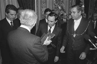 Il Presidente della Repubblica Francesco Cossiga riceve in udienza Mario Di Lazzaro, ministro del Turismo e dello Spettacolo, con Franco Carraro, presidente del CONI, i dirigenti e gli atleti insigniti delle "Stelle d'oro al merito sportivo" e delle "Medaglie d'oro al valore atletico"