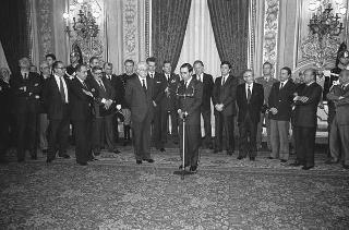 Il Presidente della Repubblica Francesco Cossiga riceve in udienza Mario Di Lazzaro, ministro del Turismo e dello Spettacolo, con Franco Carraro, presidente del CONI, i dirigenti e gli atleti insigniti delle "Stelle d'oro al merito sportivo" e delle "Medaglie d'oro al valore atletico"