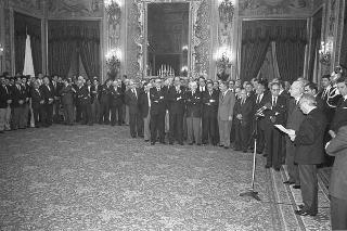 Il Presidente della Repubblica Francesco Cossiga riceve in udienza Mario Di Lazzaro, ministro del Turismo e dello Spettacolo, con Franco Carraro, presidente del CONI, i dirigenti e gli atleti insigniti delle "Stelle d'oro al merito sportivo" e delle "Medaglie d'oro al valore atletico"