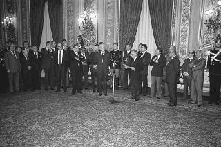 Il Presidente della Repubblica Francesco Cossiga riceve in udienza Mario Di Lazzaro, ministro del Turismo e dello Spettacolo, con Franco Carraro, presidente del CONI, i dirigenti e gli atleti insigniti delle "Stelle d'oro al merito sportivo" e delle "Medaglie d'oro al valore atletico"