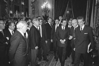Il Presidente della Repubblica Francesco Cossiga riceve in udienza Mario Di Lazzaro, ministro del Turismo e dello Spettacolo, con Franco Carraro, presidente del CONI, i dirigenti e gli atleti insigniti delle "Stelle d'oro al merito sportivo" e delle "Medaglie d'oro al valore atletico"