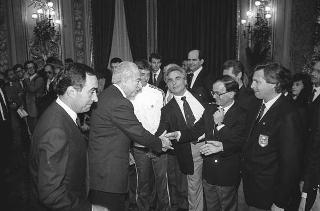 Il Presidente della Repubblica Francesco Cossiga riceve in udienza Mario Di Lazzaro, ministro del Turismo e dello Spettacolo, con Franco Carraro, presidente del CONI, i dirigenti e gli atleti insigniti delle "Stelle d'oro al merito sportivo" e delle "Medaglie d'oro al valore atletico"