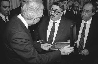 Il Presidente della Repubblica Francesco Cossiga riceve in udienza Mario Di Lazzaro, ministro del Turismo e dello Spettacolo, con Franco Carraro, presidente del CONI, i dirigenti e gli atleti insigniti delle "Stelle d'oro al merito sportivo" e delle "Medaglie d'oro al valore atletico"