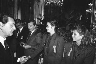 Il Presidente della Repubblica Francesco Cossiga riceve in udienza Lino Sordelli, presidente della Federazione italiana sport equestri, con il Comitato organizzatore e una delegazione di partercipanti al 55° Concorso ippico internazionale di piazza di Siena