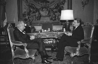 Il Presidente della Repubblica Francesco Cossiga  con Luciano Guerzoni, nuovo presidente della Giunta Regionale dell'Emilia-Romagna